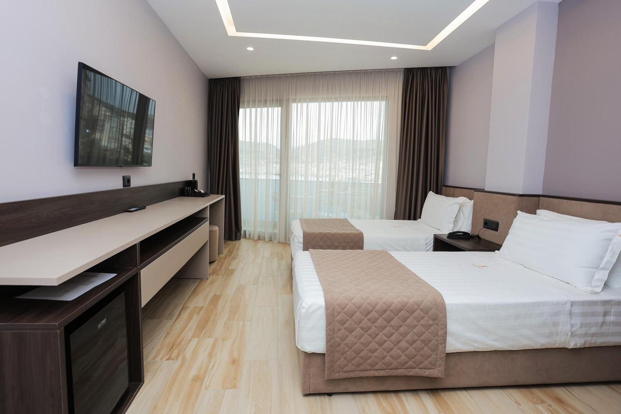 Joelle Premium Hotel Sarande Exterior photo